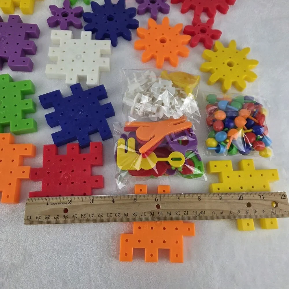 Vintage Discovery Toys Gears Go Round Building Set 97 Pieces w/ Original Box
